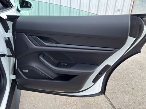 Used 2021 Porsche Taycan image 46