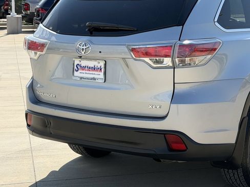 Used 2016 Toyota Highlander XLE FWD image 6