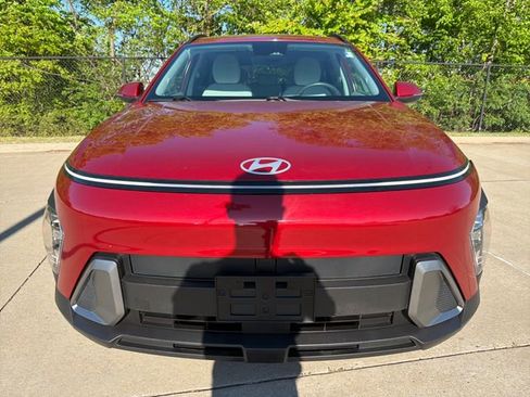 Used 2024 Hyundai Kona SEL FWD image 8
