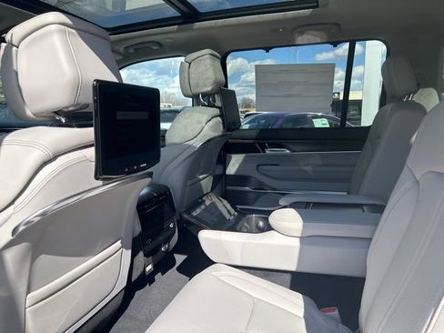 New 2024 Jeep Grand Wagoneer Series I w/ Rear Seat Video Group 1 AWD/4WD image 19