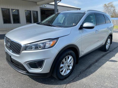 Used 2016 Kia Sorento LX w/ LX Convenience Package image 2