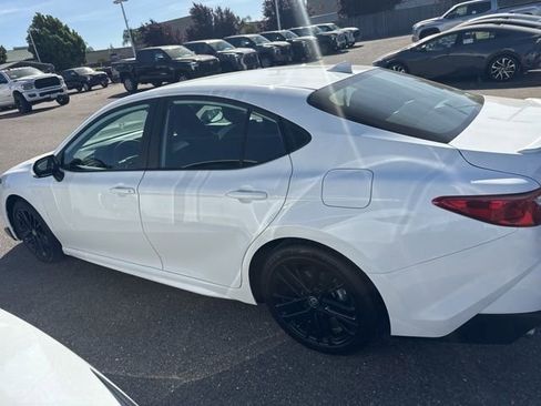 Used 2025 Toyota Camry SE image 10