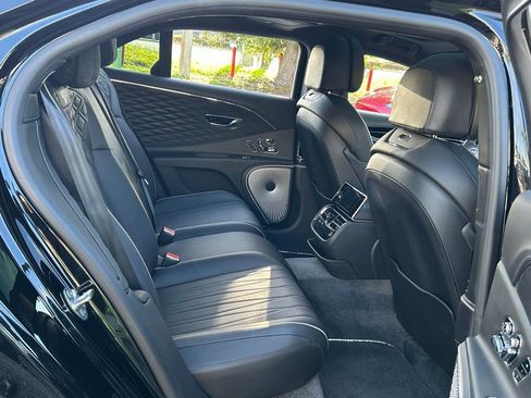 Used 2021 Bentley Flying Spur V8 image 40