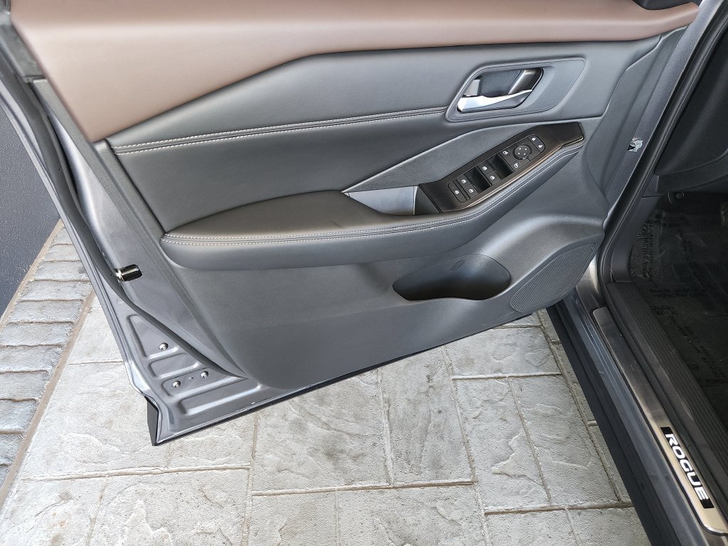 Used 2023 Nissan Rogue SV w/ SV Premium B Package FWD image 28