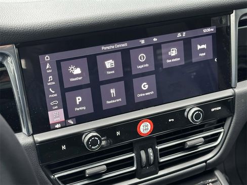 Used 2025 Porsche Macan image 26