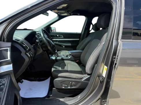 Used 2017 Ford Explorer XLT AWD/4WD image 11