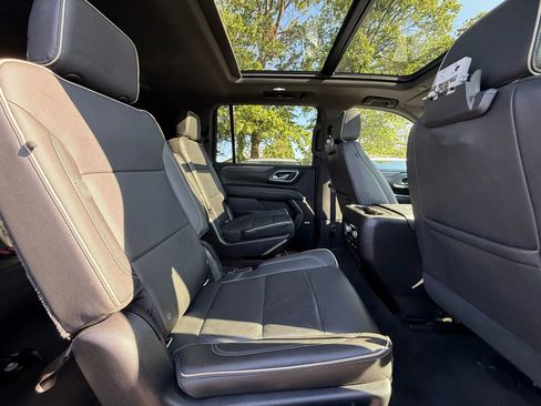 Used 2021 GMC Yukon XL SLT w/ SLT Premium Package image 24