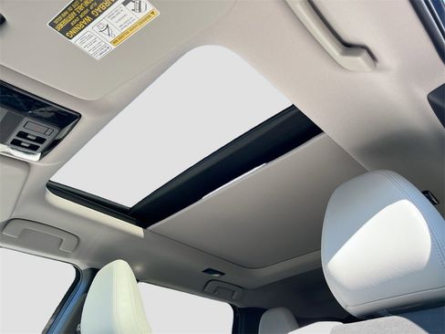 New 2025 Mitsubishi Outlander SE image 23