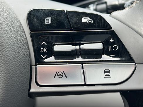 Certified 2025 Hyundai Elantra SEL FWD image 21