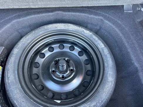 Used 2015 Volkswagen Golf S image 21