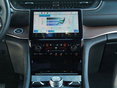 Used 2023 Jeep Grand Cherokee L Summit w/ Luxury Tech Group V image 32