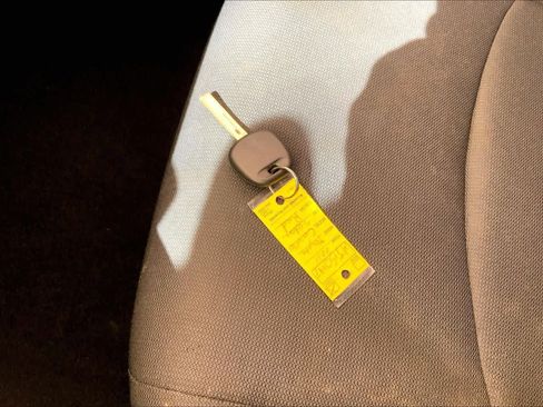 Used 2021 Toyota Corolla LE image 15