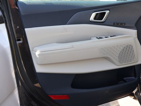Used 2025 Kia Carnival EX FWD image 43