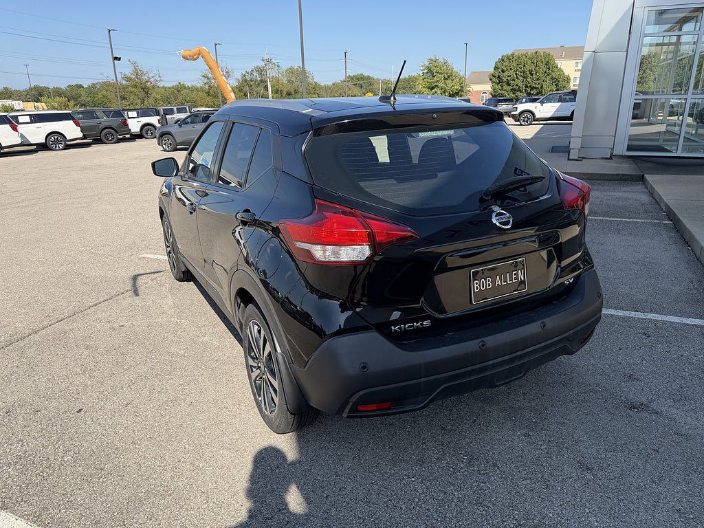 Used 2020 Nissan Kicks SV FWD image 3