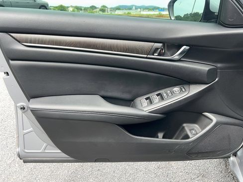 Used 2021 Honda Accord EX image 12