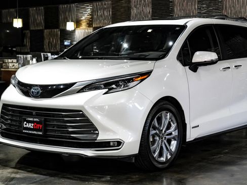 Used 2021 Toyota Sienna Platinum image 8