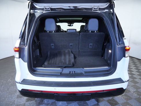 Used 2023 Lincoln Navigator Reserve AWD/4WD image 10