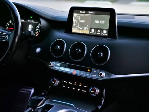 Used 2018 Kia Stinger GT2 image 21