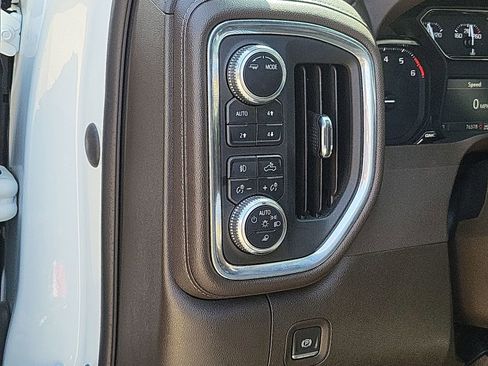 Certified 2022 GMC Sierra 1500 SLT w/ SLT Premium Package AWD/4WD image 17