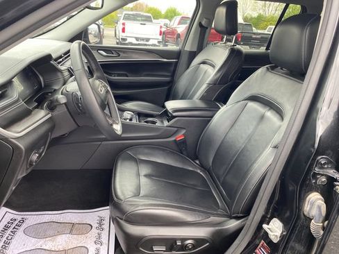 Used 2023 Jeep Grand Cherokee Limited AWD/4WD image 16