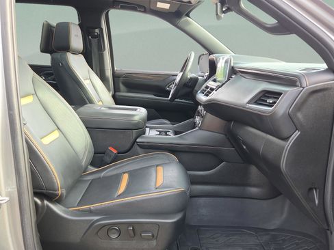 Used 2023 GMC Yukon XL AT4 w/ AT4 Premium Plus Package AWD/4WD image 17