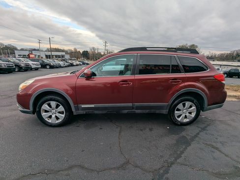 Used 2011 Subaru Outback 2.5i Limited w/ PWR Moonroof Pkg image 4