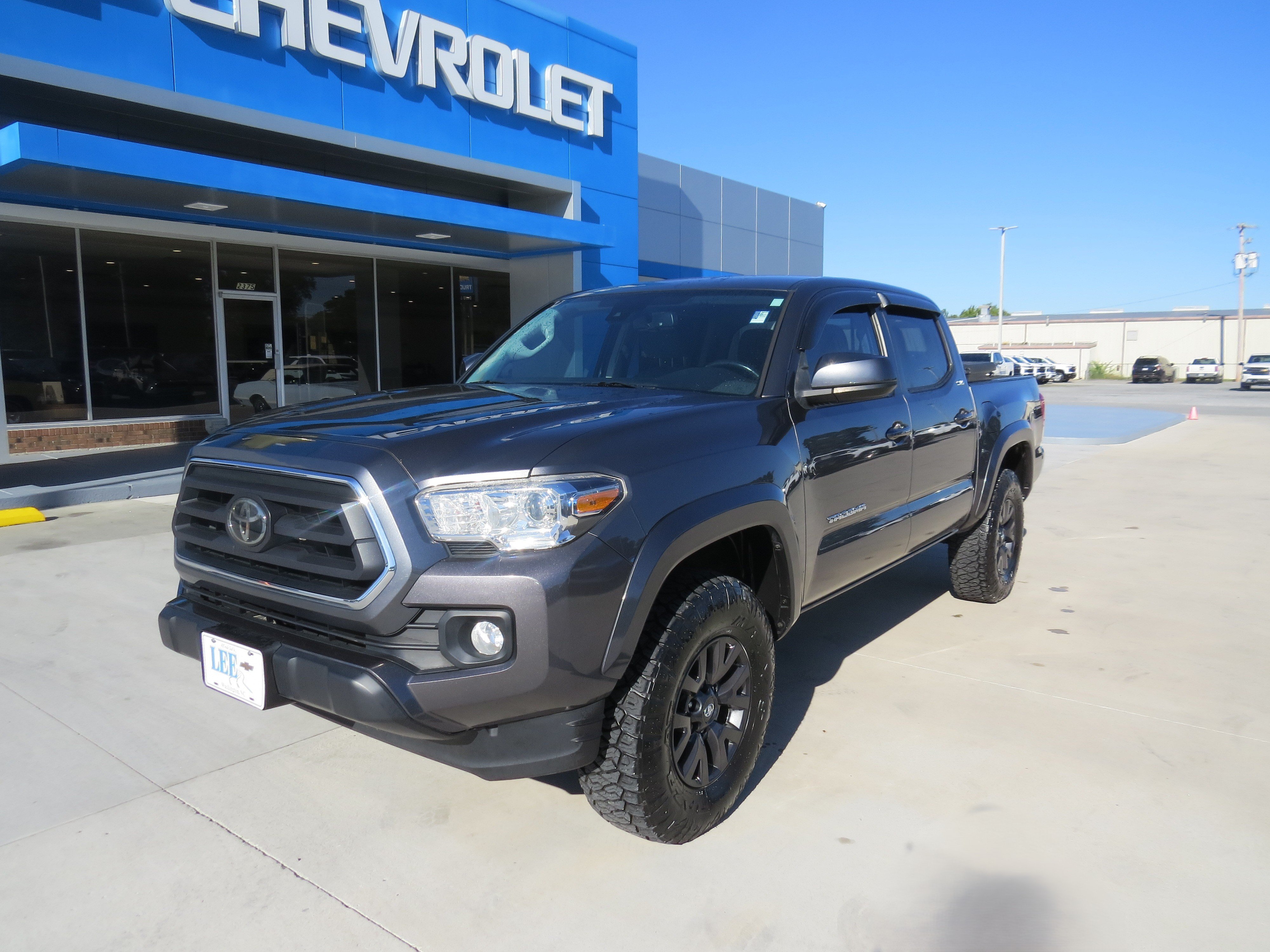 Used 2021 Toyota Tacoma SR5 AWD/4WD image 9