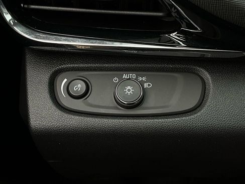 Used 2025 Buick Envista Sport Touring image 20