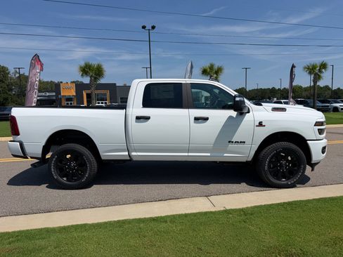 New 2026 RAM 2500 Big Horn AWD/4WD image 4