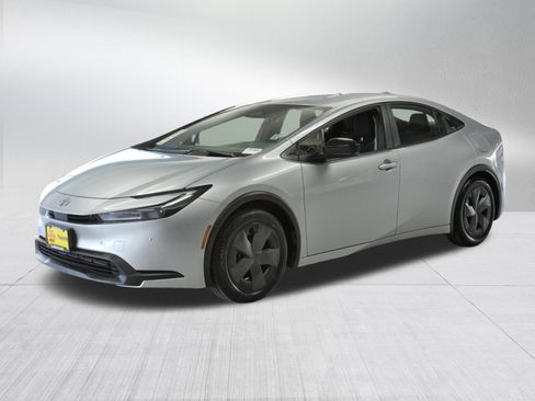 Certified 2025 Toyota Prius LE image 3