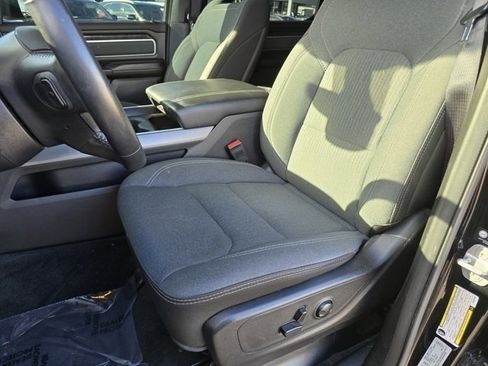 Used 2022 RAM 1500 Big Horn AWD/4WD image 4