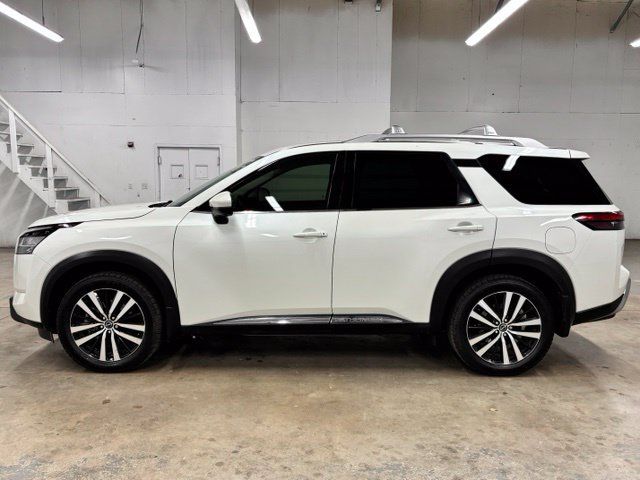 Used 2023 Nissan Pathfinder Platinum FWD image 4