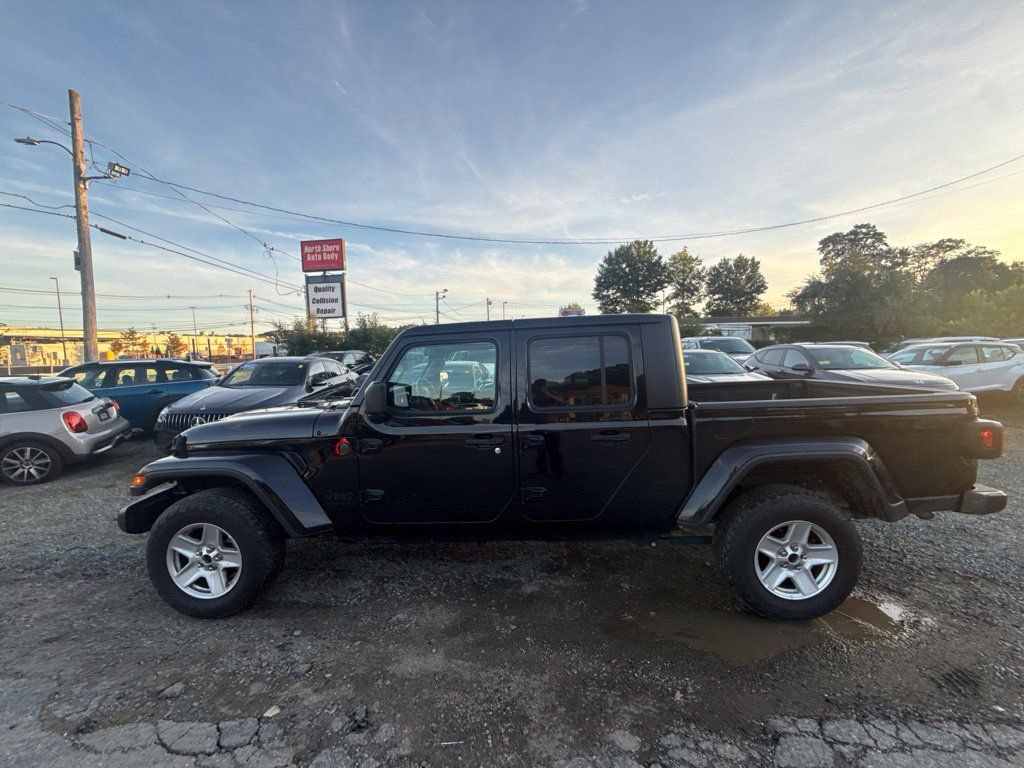 Used 2023 Jeep Gladiator Sport AWD/4WD image 9
