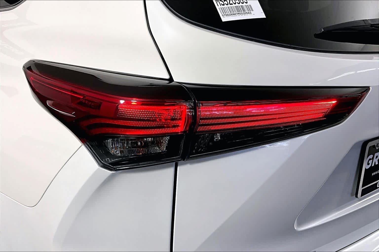 Used 2021 Toyota Highlander XLE FWD image 29