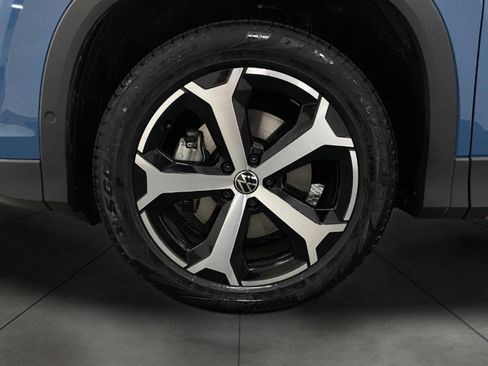 Used 2026 Volkswagen Tiguan SE AWD/4WD image 12