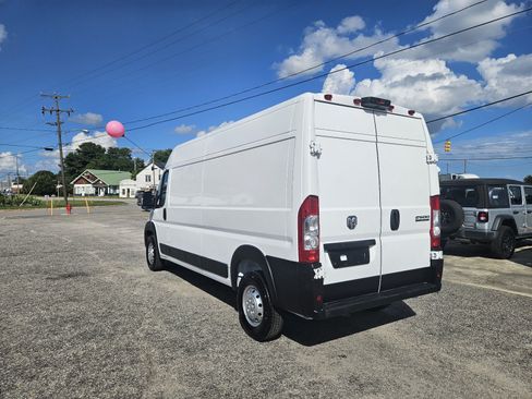 Used 2024 RAM ProMaster 2500 w/ Convenience Group FWD image 7
