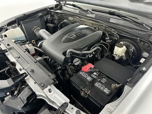 Used 2020 Toyota Tacoma TRD Sport AWD/4WD image 30