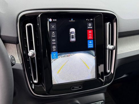 Certified 2023 Volvo XC40 B5 Ultimate w/ Protection Package Premier image 35