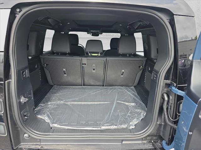 New 2026 Land Rover Defender 110 S AWD/4WD image 12