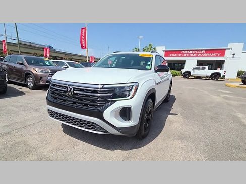 Used 2024 Volkswagen Atlas Peak Edition SE AWD/4WD image 55