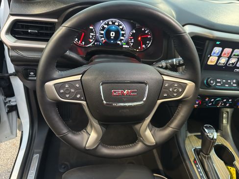 Certified 2018 GMC Acadia Denali w/ Technology Package AWD/4WD image 16