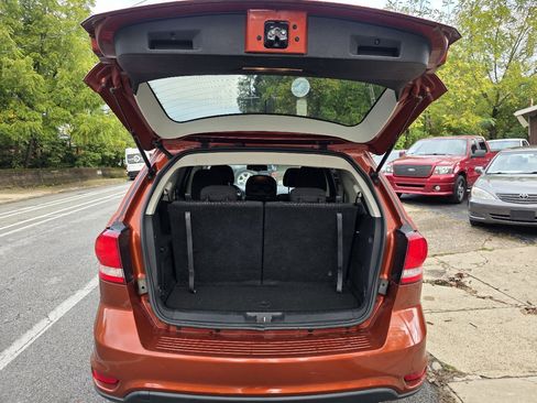 Used 2014 Dodge Journey SXT w/ Flexible Seating Group image 6