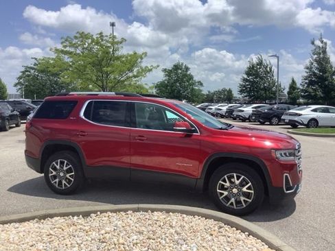 Used 2023 GMC Acadia SLT w/ Preferred Package AWD/4WD image 4
