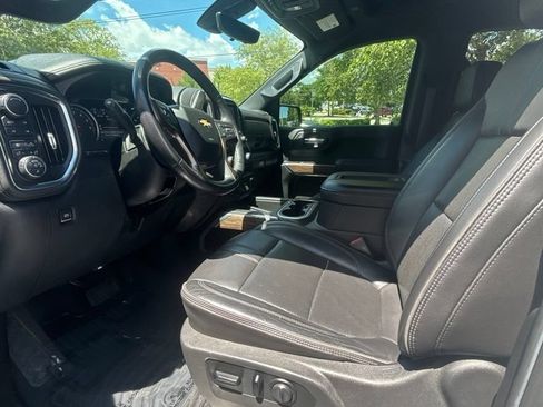 Used 2019 Chevrolet Silverado 1500 High Country w/ Technology Package AWD/4WD image 11