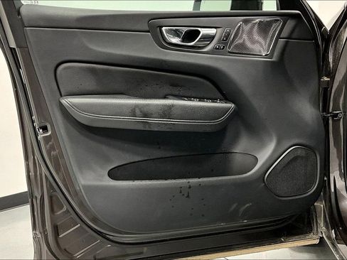 Used 2022 Volvo XC60 B5 Momentum w/ Advanced Package image 21