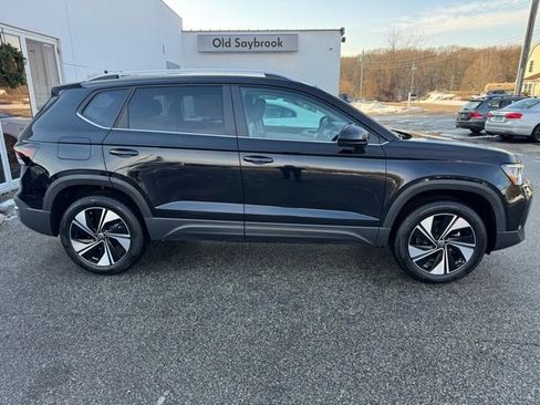 New 2026 Volkswagen Taos SE image 4