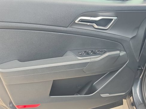 New 2027 Kia Sportage LX FWD image 16