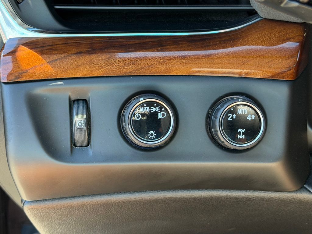 Used 2015 Cadillac Escalade Luxury AWD/4WD image 11