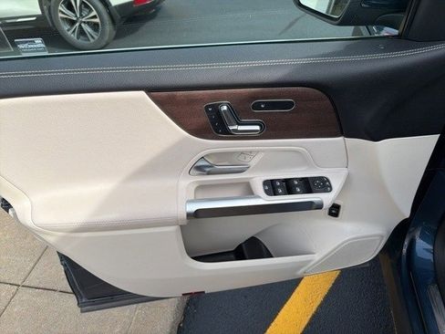 Used 2021 Mercedes-Benz GLB 250 GLB 250 image 8