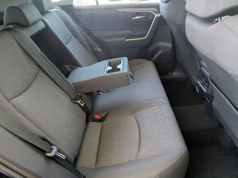 Used 2022 Toyota RAV4 LE FWD image 23